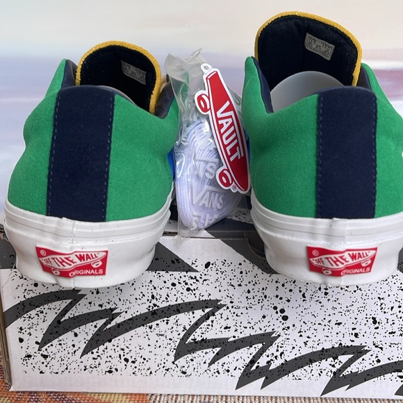 Vans Men’s 0g Lampin Lx
Off The Wall Green/Yellow
VN0A7Q4U021
Sneakers - Picture 13 of 16